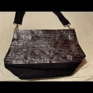 Performance crossbody Courier